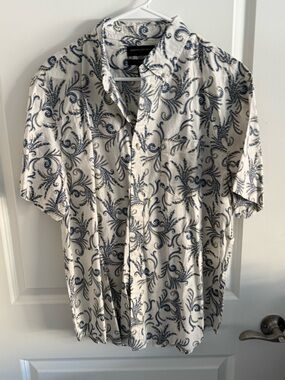 Banana Republic White Short-Sleeve Button-Up Shirt with Navy Print - Mens Large